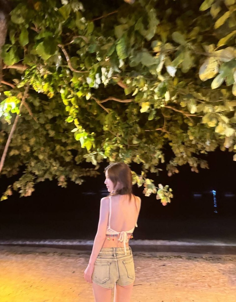 陈叔叔双飞我和我妈小说,好看的高清影视